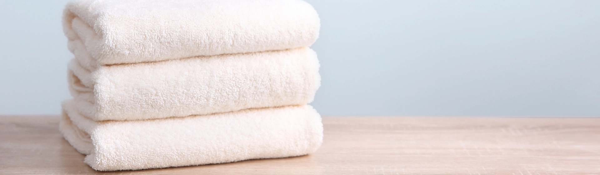 trzy złożone ręczniki